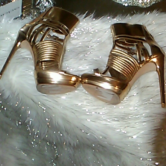 BCBG Maxazria Heels - Picture 5 of 5